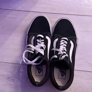 Vans Old skool shoes (barely worn/almost new/in good condition) size 9